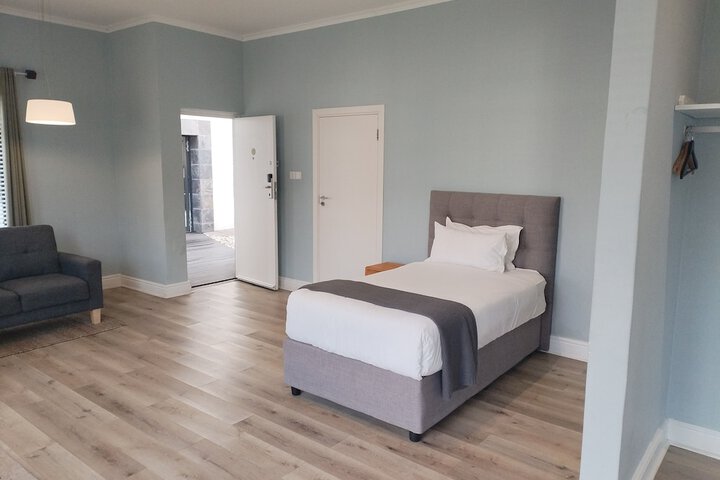 Room 42 of 103