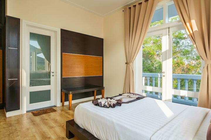 Room 4 of 50