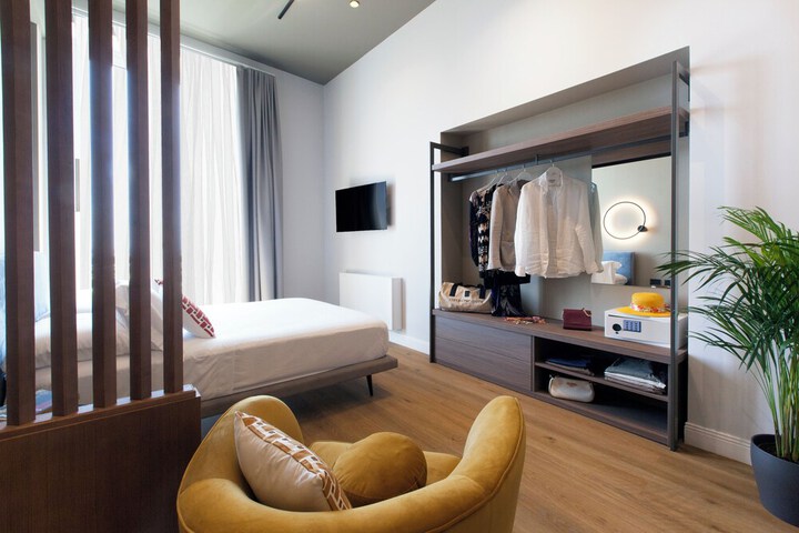 Room 36 of 100