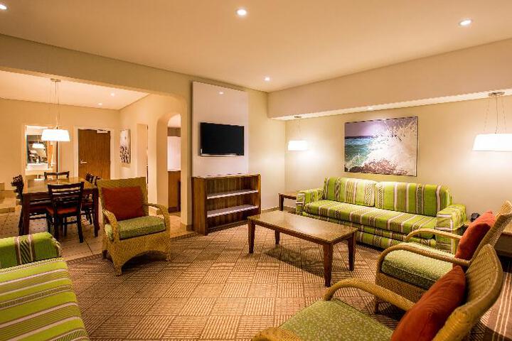 Room 4 of 9