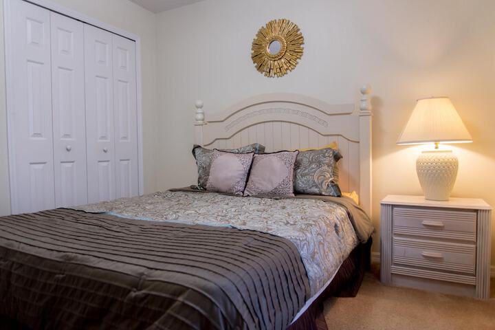 Room 4 of 17