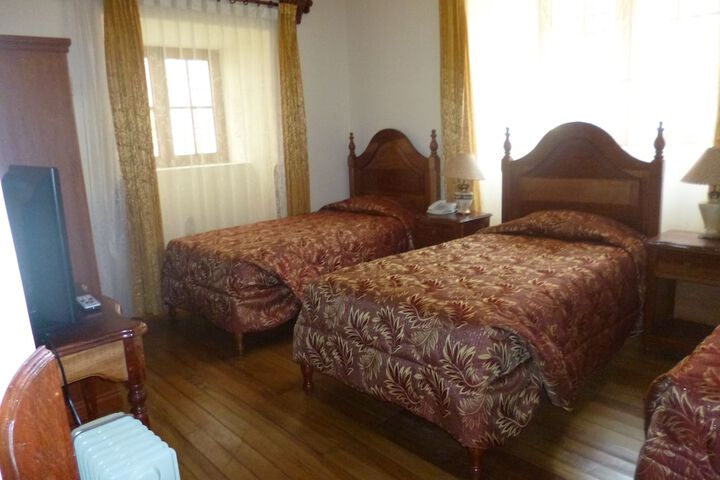 Room 32 of 65