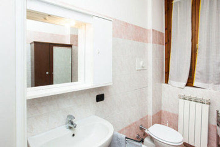 Room 42 of 320