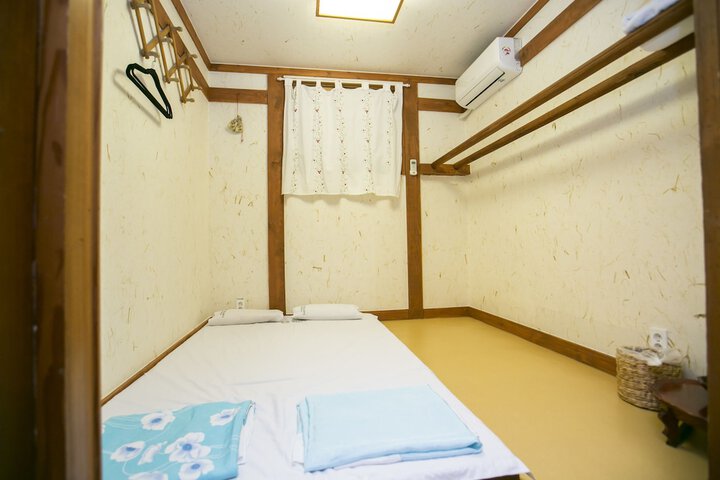 Room 3 of 40