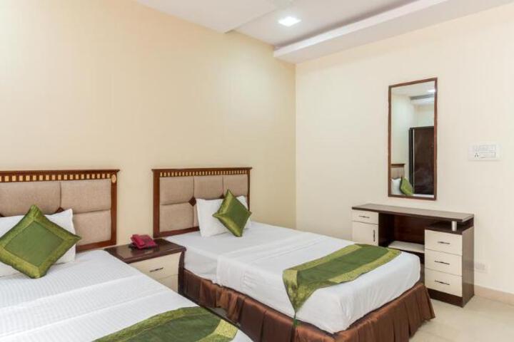 Room 5 of 6