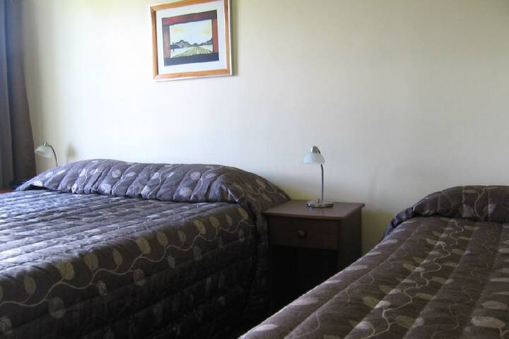 Room 4 of 32