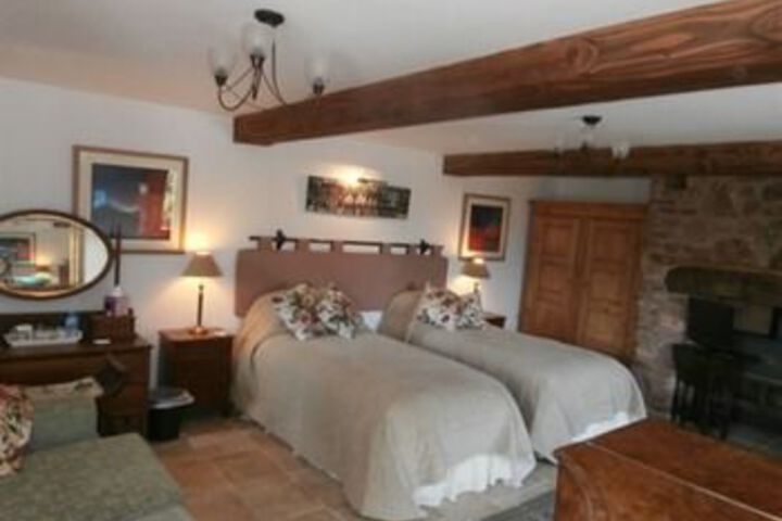 Room 6 of 18