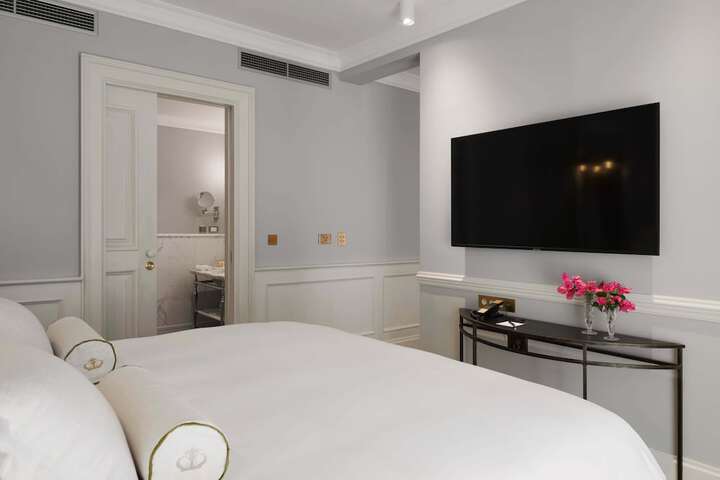 Room 8 of 62