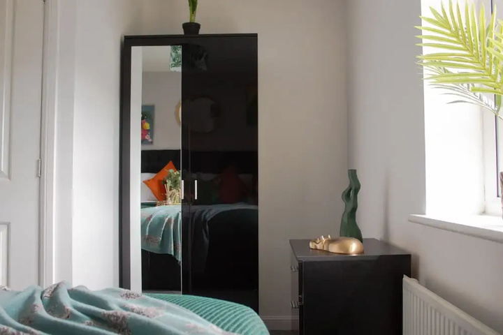 Room 5 of 18