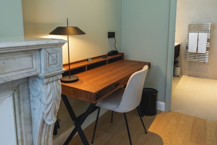 Room 16 of 49