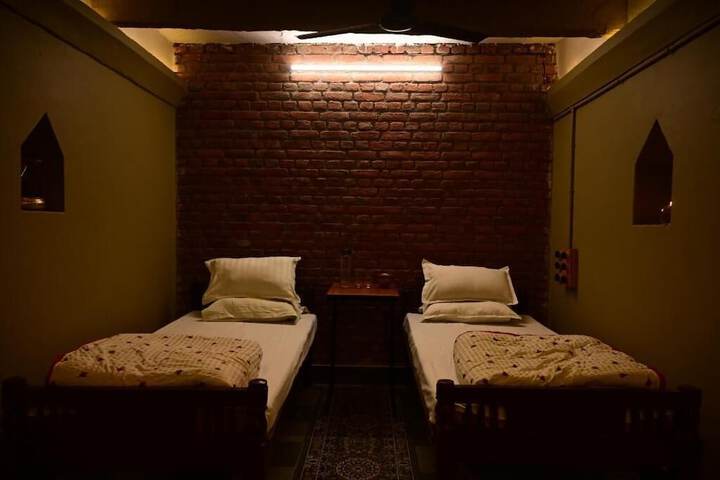 Room 2 of 16