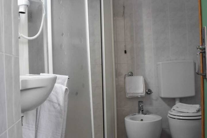 Room 17 of 33