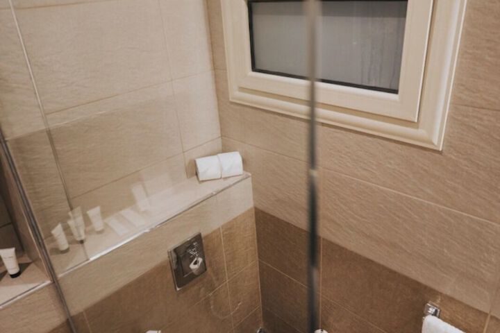 Room 5 of 23