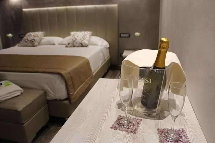Room 6 of 18