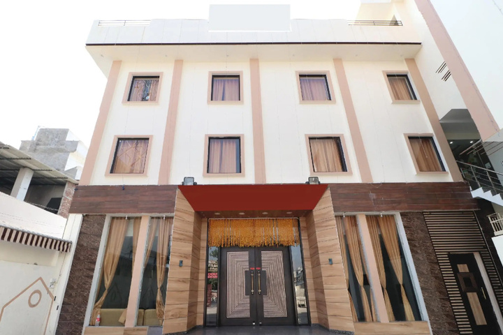 OYO 23235 Hotel Roopmahal & Restaurant