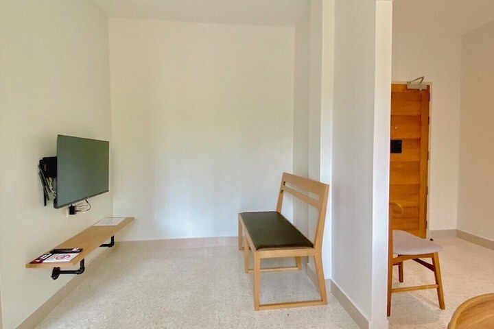 Room 25 of 28