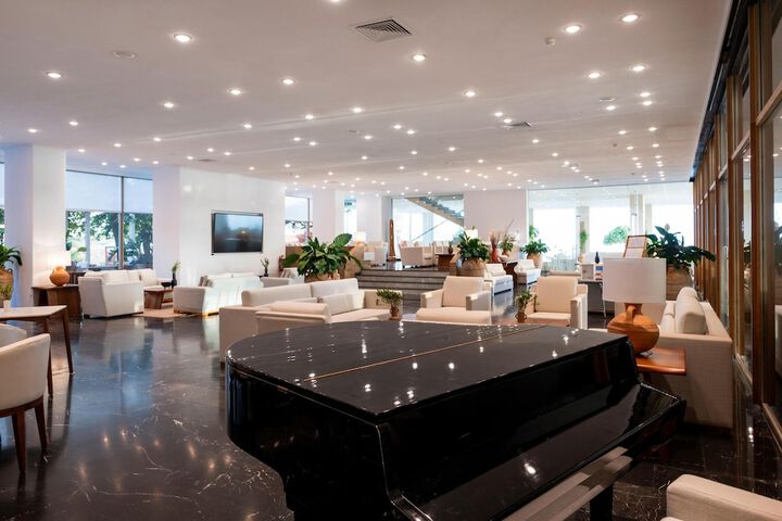 Entrance & Lobby