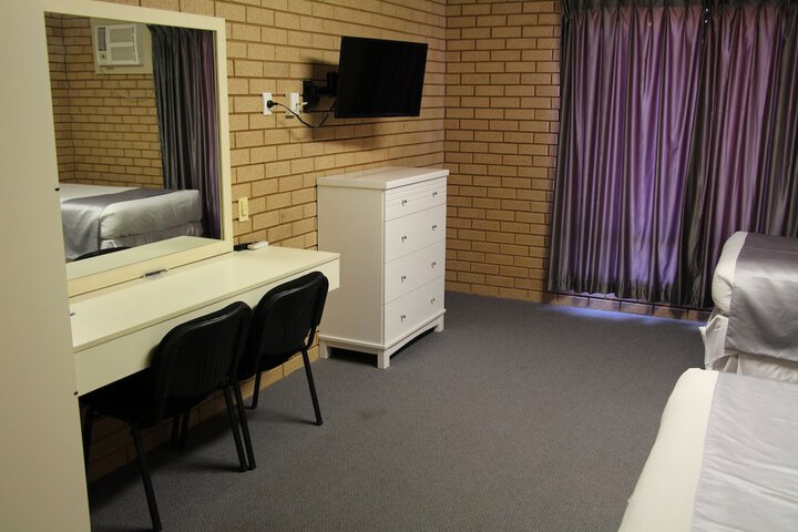 Room 12 of 33
