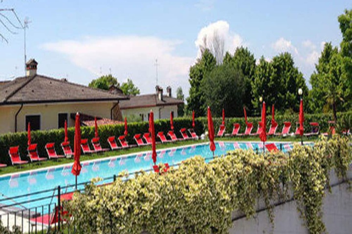 Hotel Pool