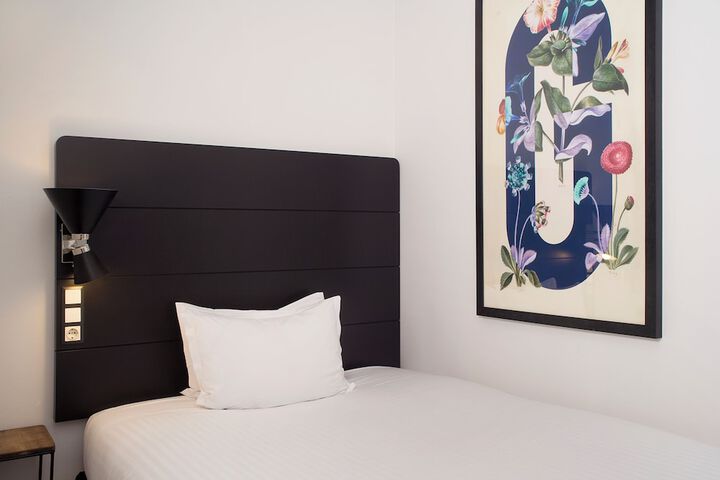 Room 16 of 38