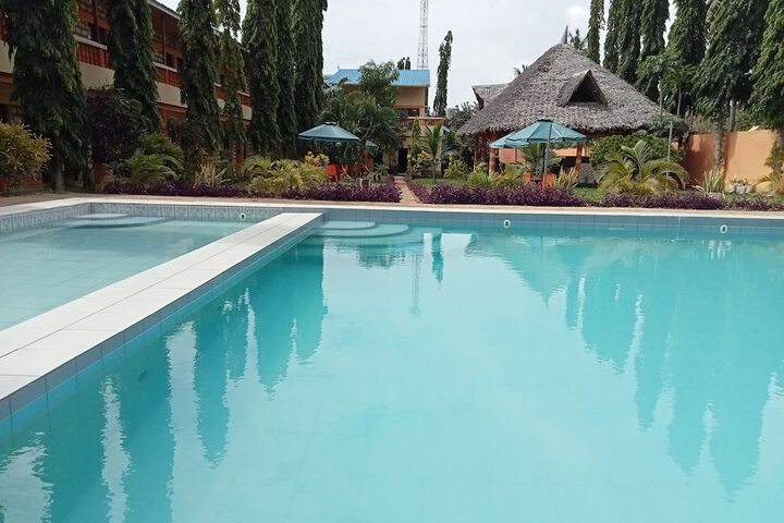 Pool 15 of 27