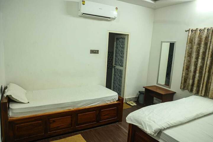 Room 8 of 15