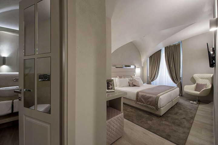 Room 40 of 85