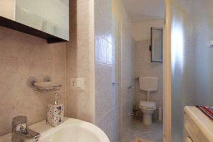 Room 3 of 8