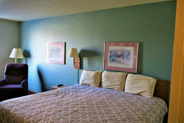 Room 5 of 16