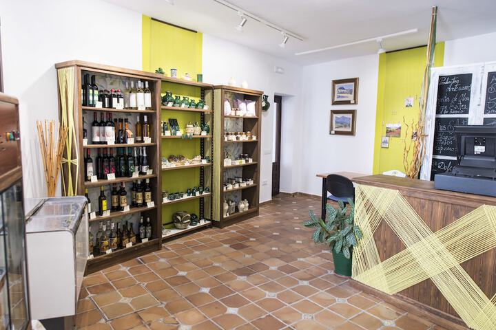 Gift Shop 18 of 39