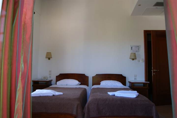 Room 8 of 42