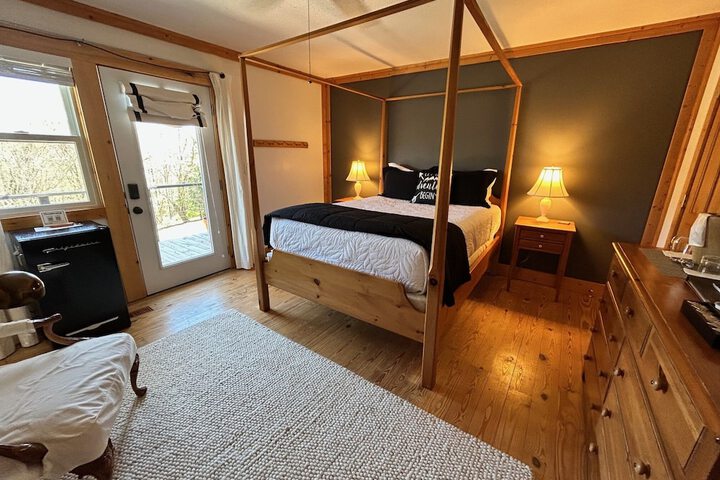 Room 6 of 118