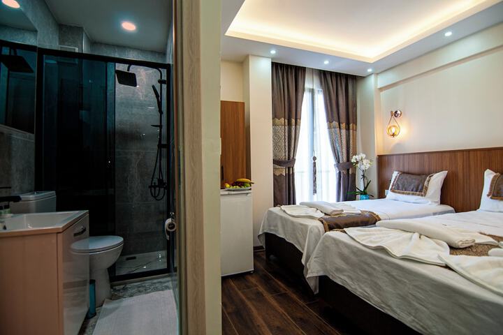 Room 35 of 62