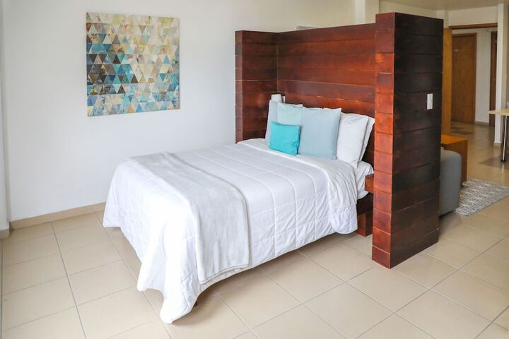 Room 9 of 28