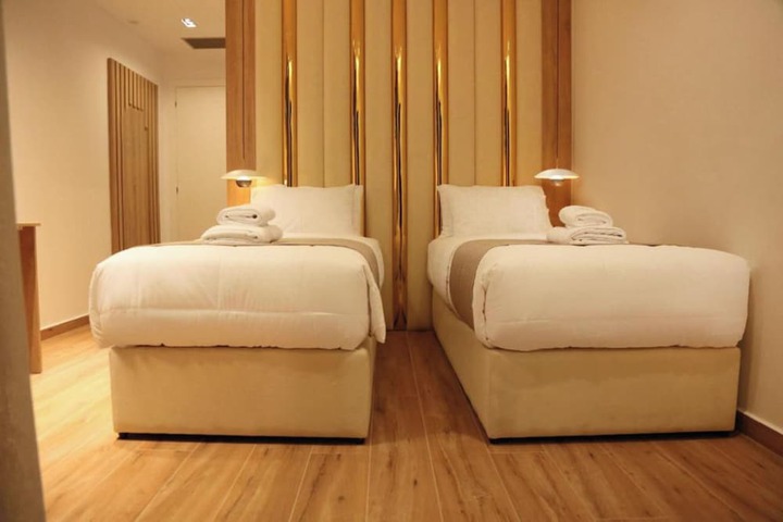 Room 14 of 28