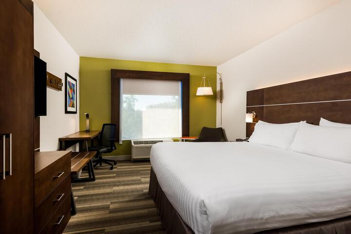 Standard | King Bed (5 of 9)
