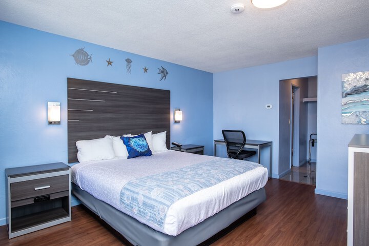 1 King Bed (18 of 18)