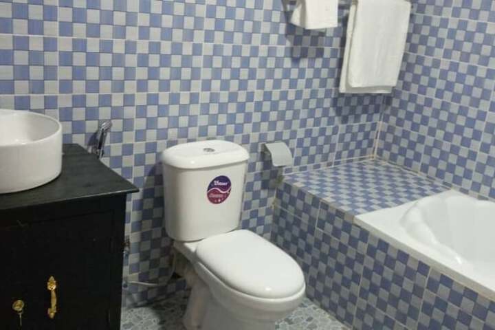 Room 4 of 4