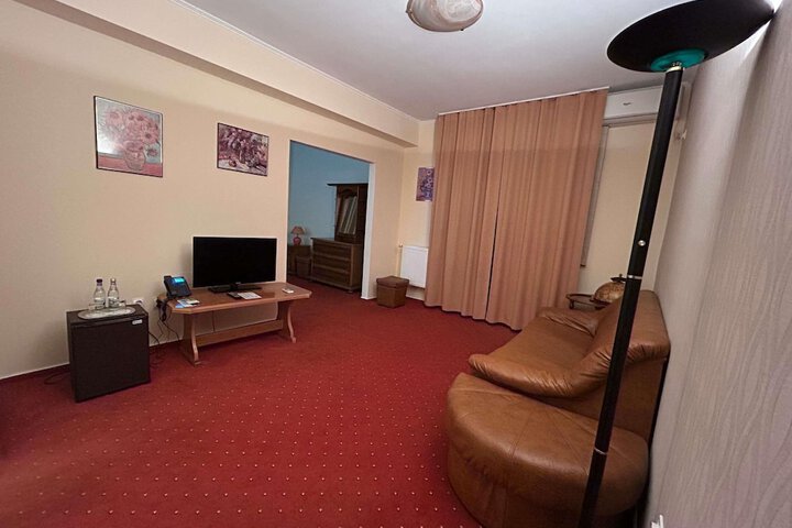 Room 38 of 151