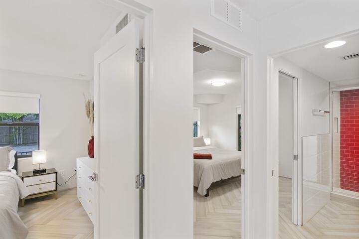 Room 4 of 52