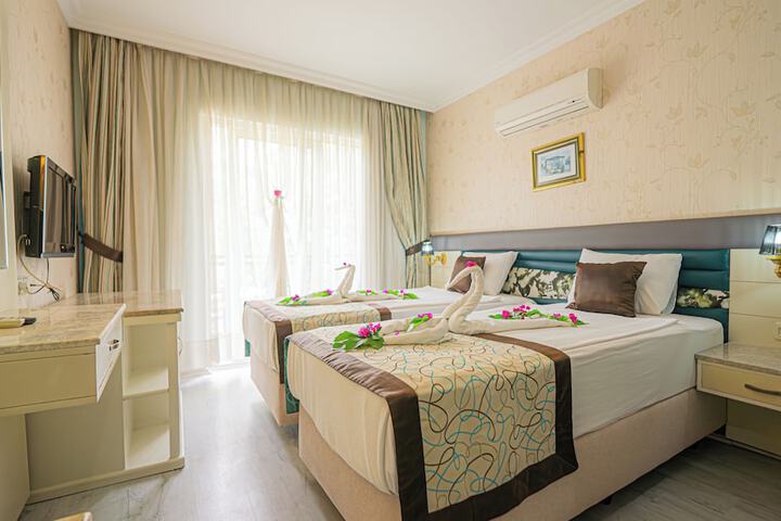 Room 10 of 76