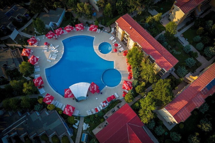 Pool 8 of 15