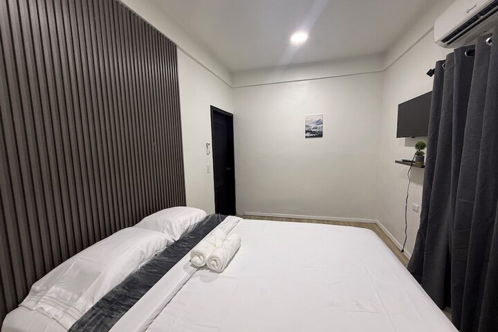 Room 8 of 16