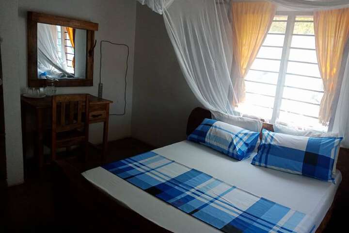 Room 9 of 38