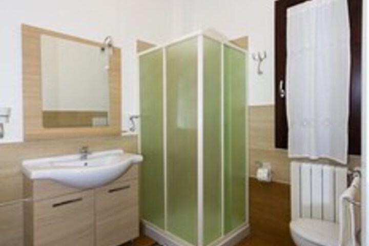 Room 4 of 35