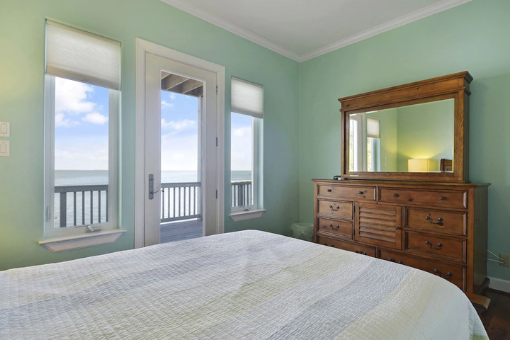 Room 4 of 7