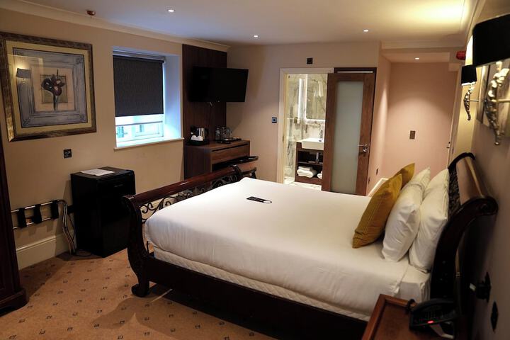 Room 30 of 51