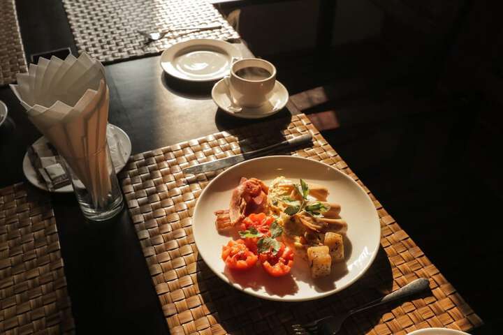 Dining 24 of 33