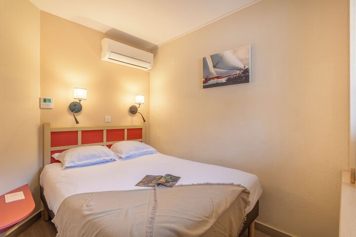 Room 13 of 79