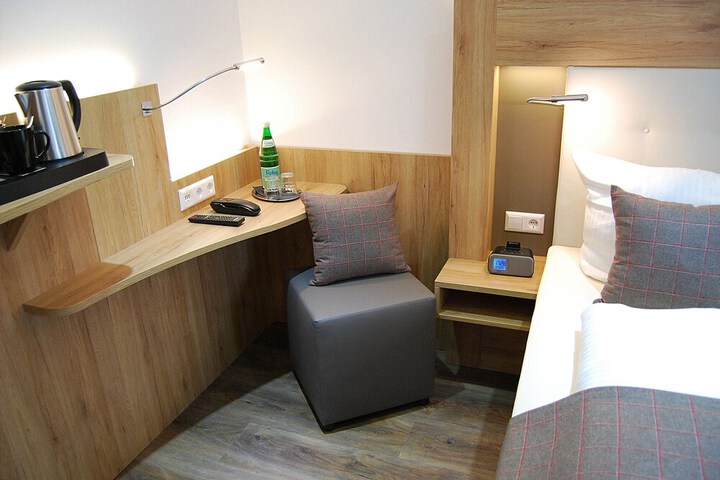 Room 12 of 50